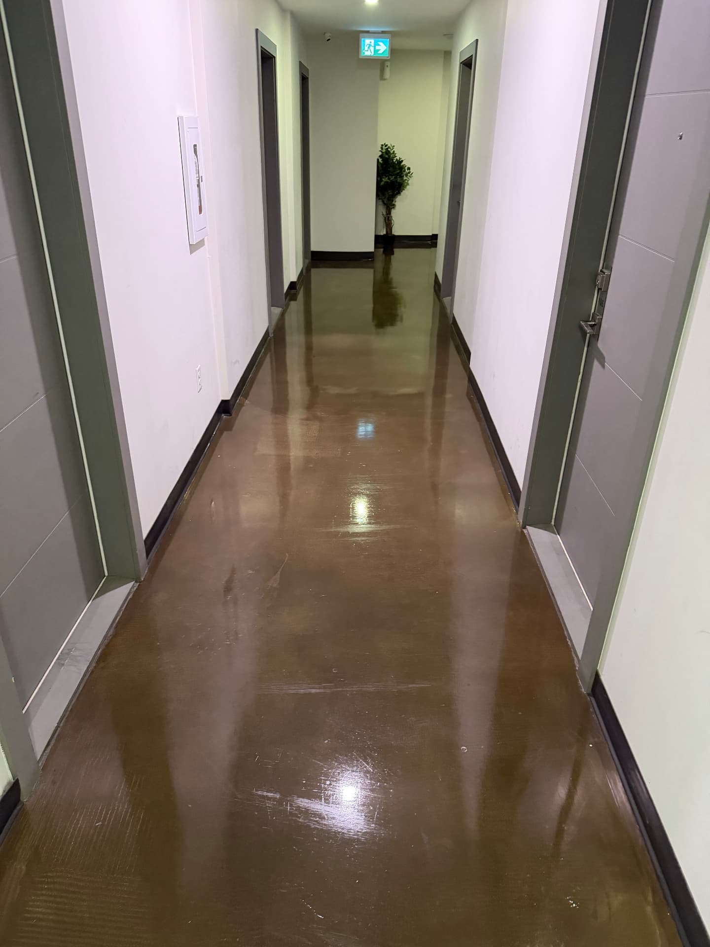 Entretien régulier des corridors, étage par étage