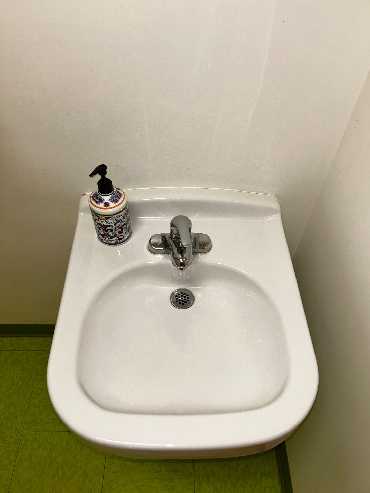 Lavabo et robinetterie désinfectés